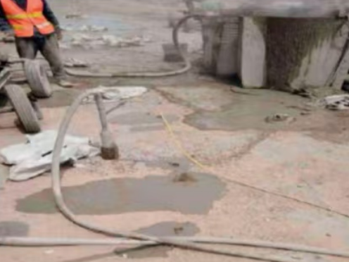 渭南水泥混凝土路面板底注浆技术 路面脱空注浆整治方案